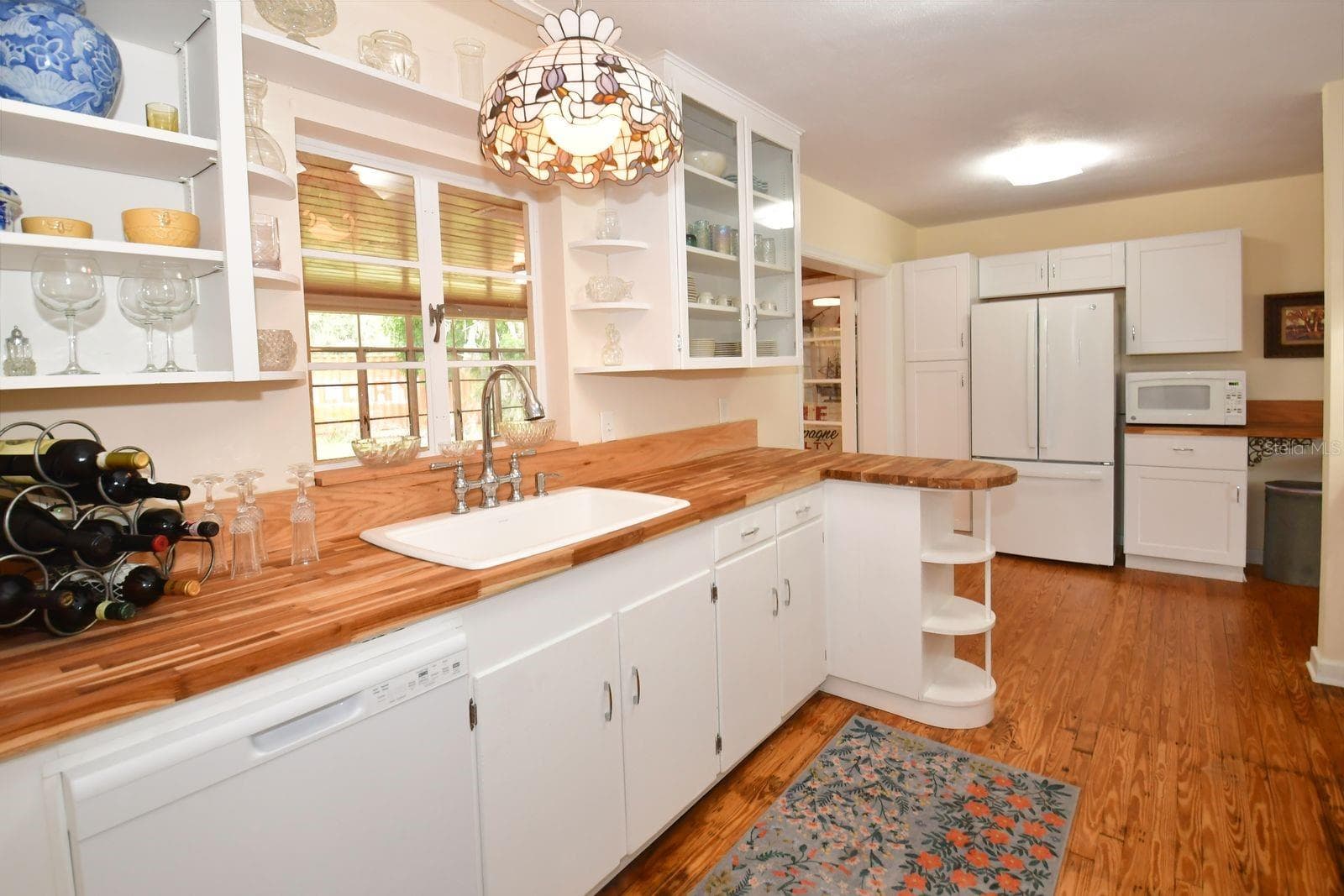 Large Galley Kitchen with pass through to the Florida Room - 160 BAYSHORE DR, TERRA CEIA