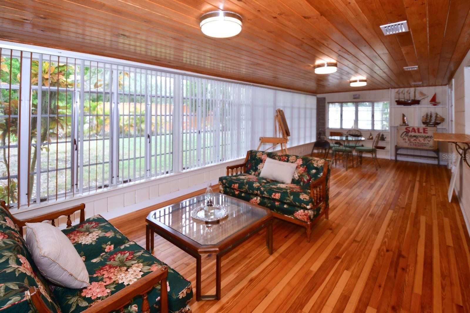 Florida Room with a wall of windows. - 160 BAYSHORE DR, TERRA CEIA