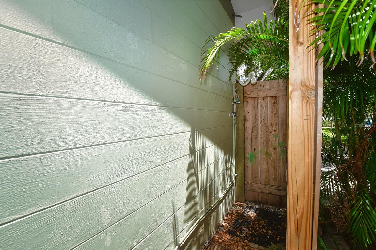 Outdoor Shower - 160 BAYSHORE DR, TERRA CEIA