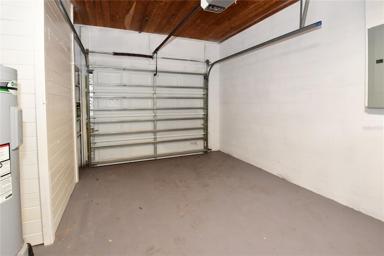 Attached Garage - 160 BAYSHORE DR, TERRA CEIA