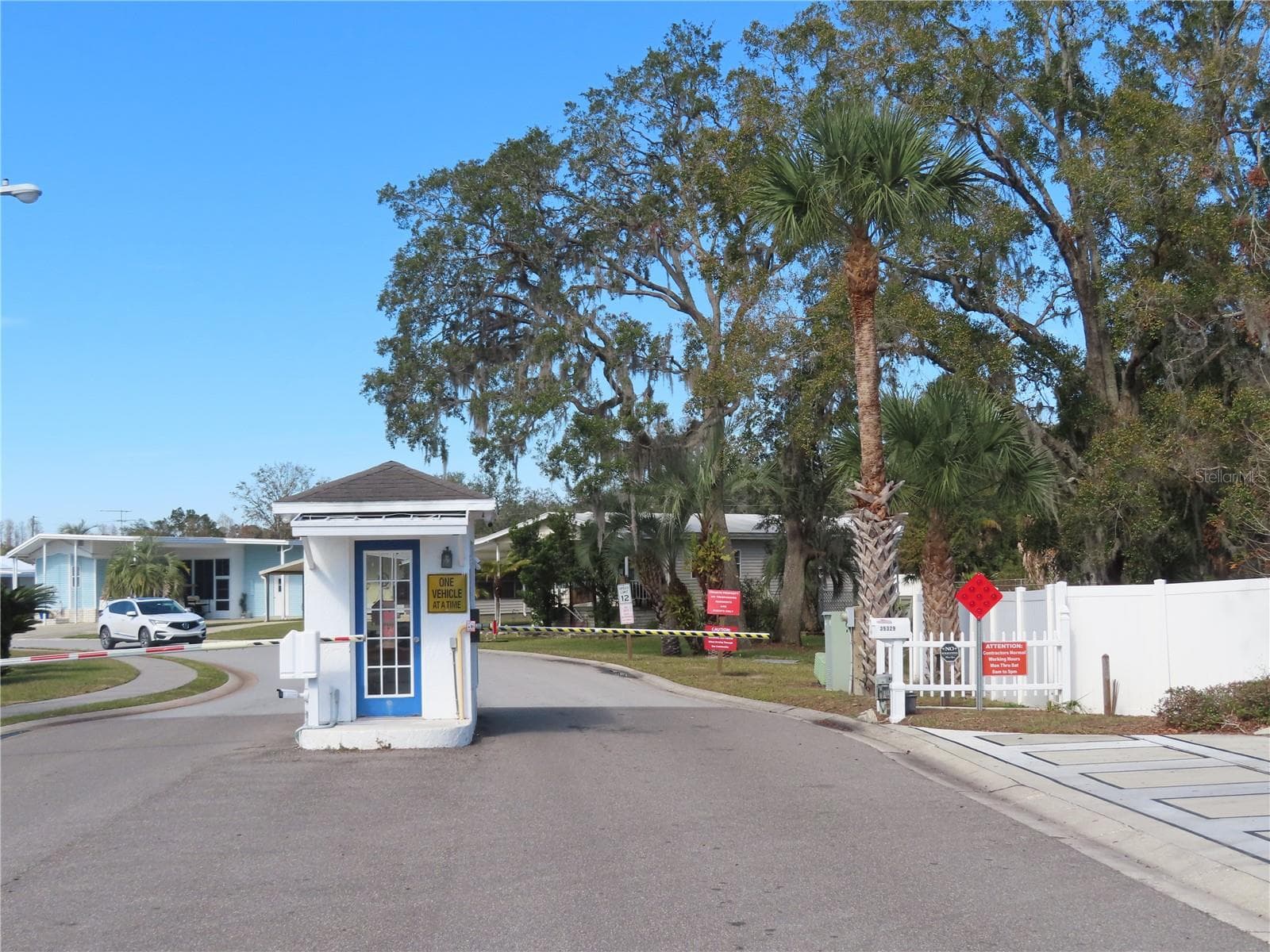Guard Shack - 35103 JADE DR, ZEPHYRHILLS