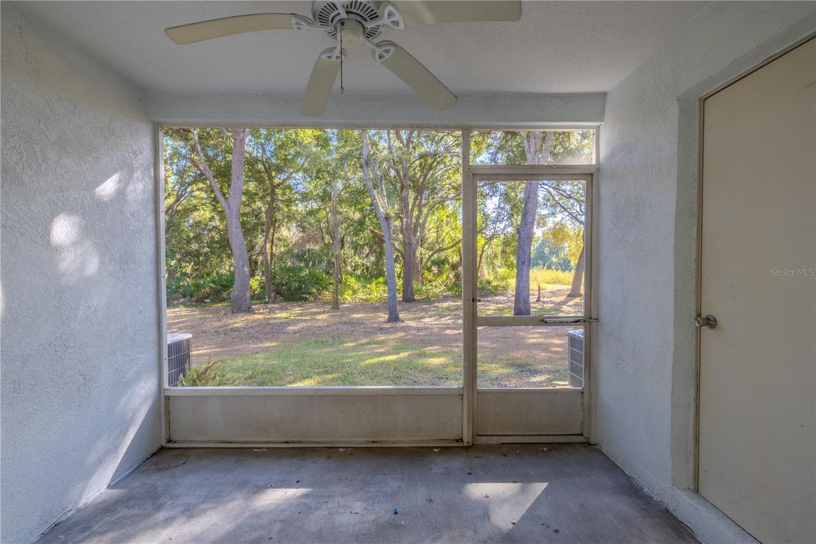 The private screened in porch has additional storage. - 2432 LAKE WOODBERRY CIR, BRANDON