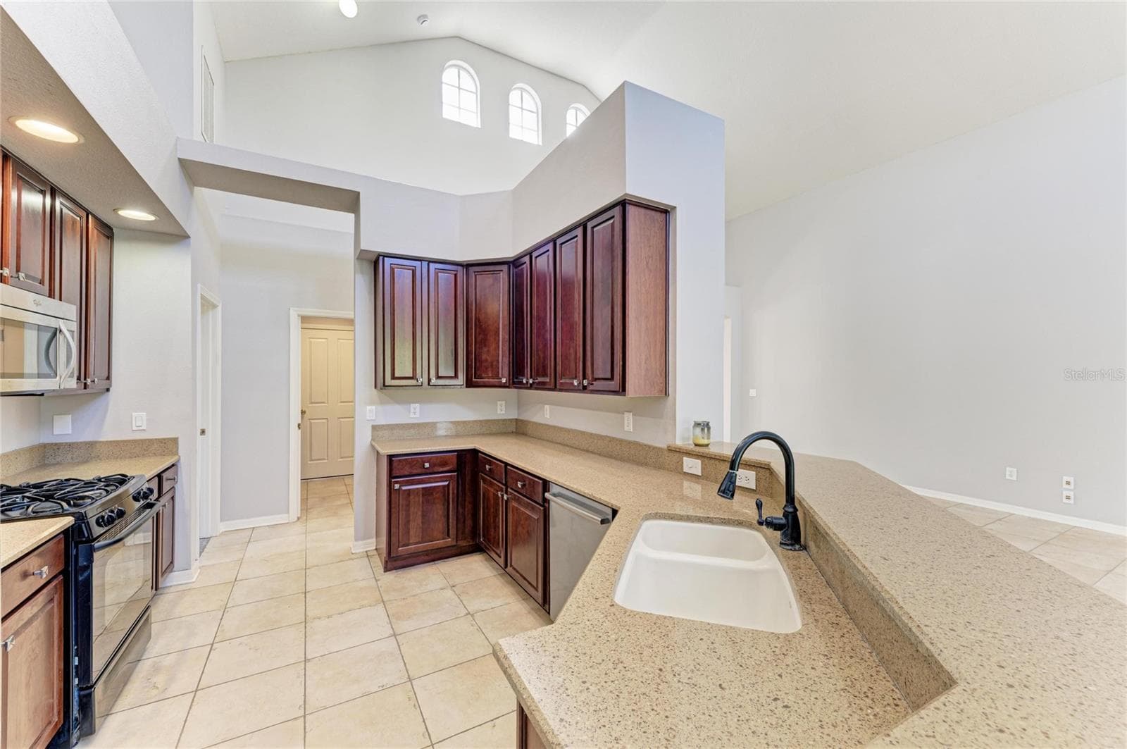Single Family Residence at 7114 CROMWELL PARK LN, APOLLO BEACH, photo 26 of 56