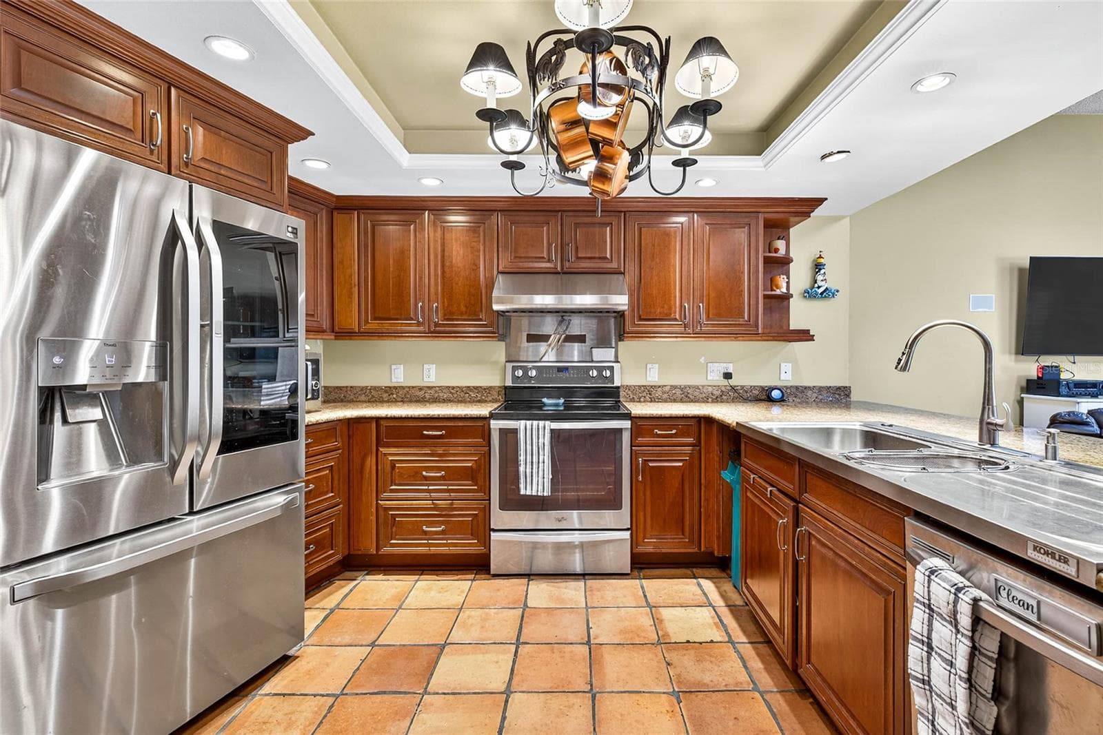 dishwasher and oven - 2835 HAMMOCK DR, PLANT CITY