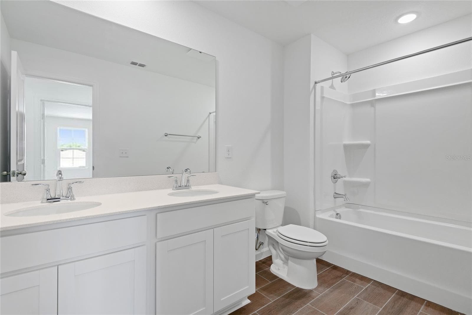 Single Family Residence at 1022 WISTERIA WAY, DUNDEE, photo 14 of 20