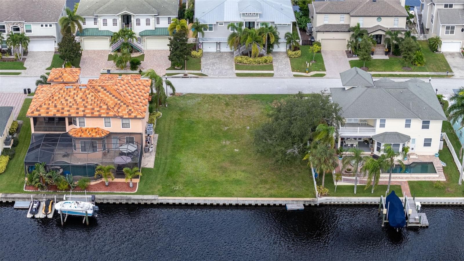 316 MANATEE LN