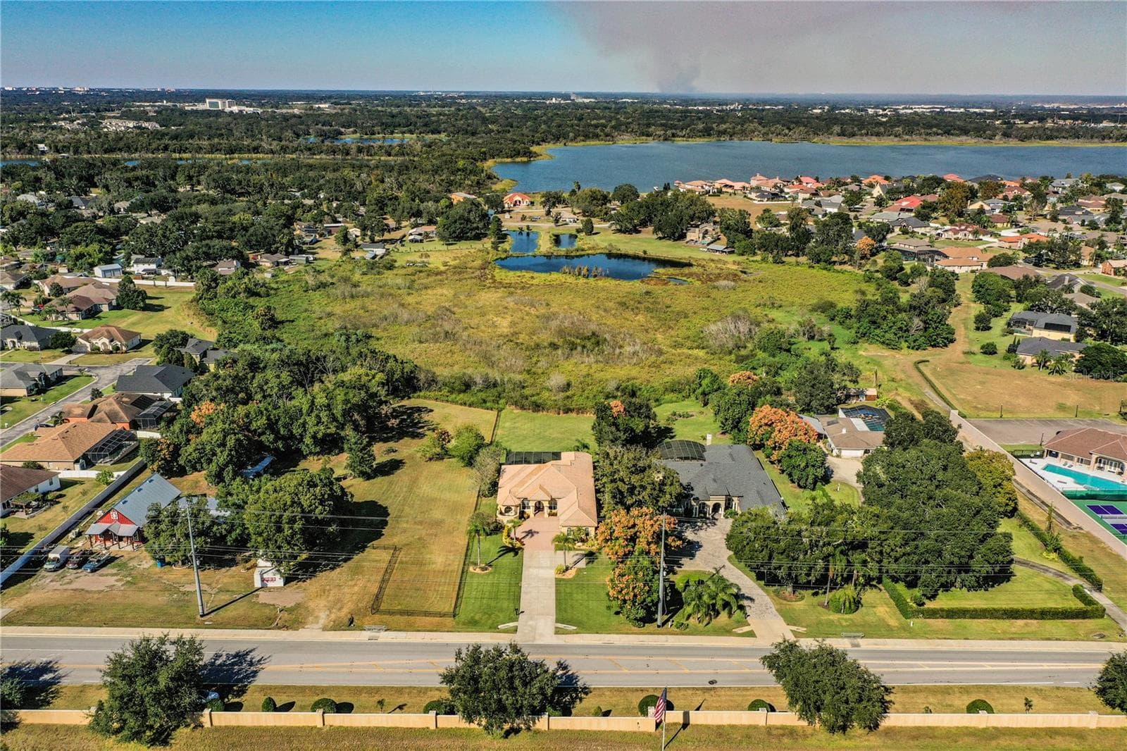 Single Family Residence at 2918 CLUBHOUSE RD, LAKELAND, photo 4 of 53