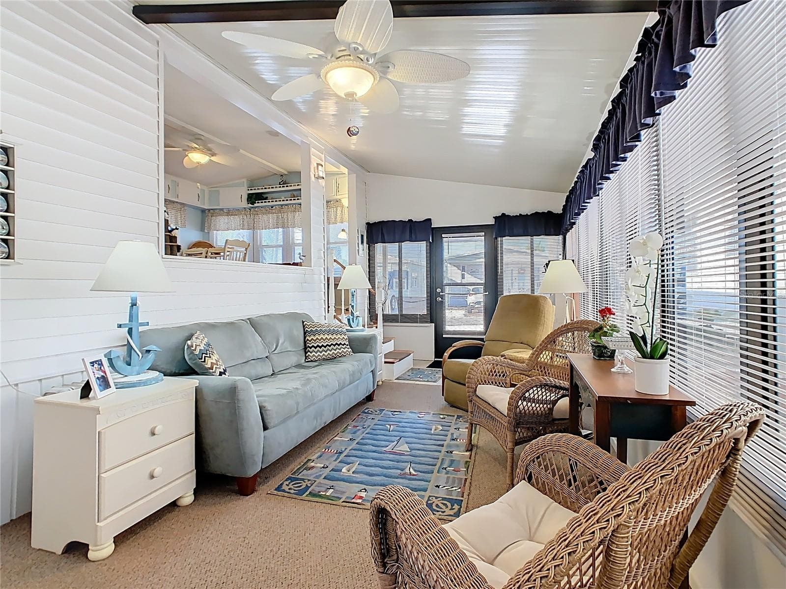 Living room - 9000 US HWY 192 #293, CLERMONT
