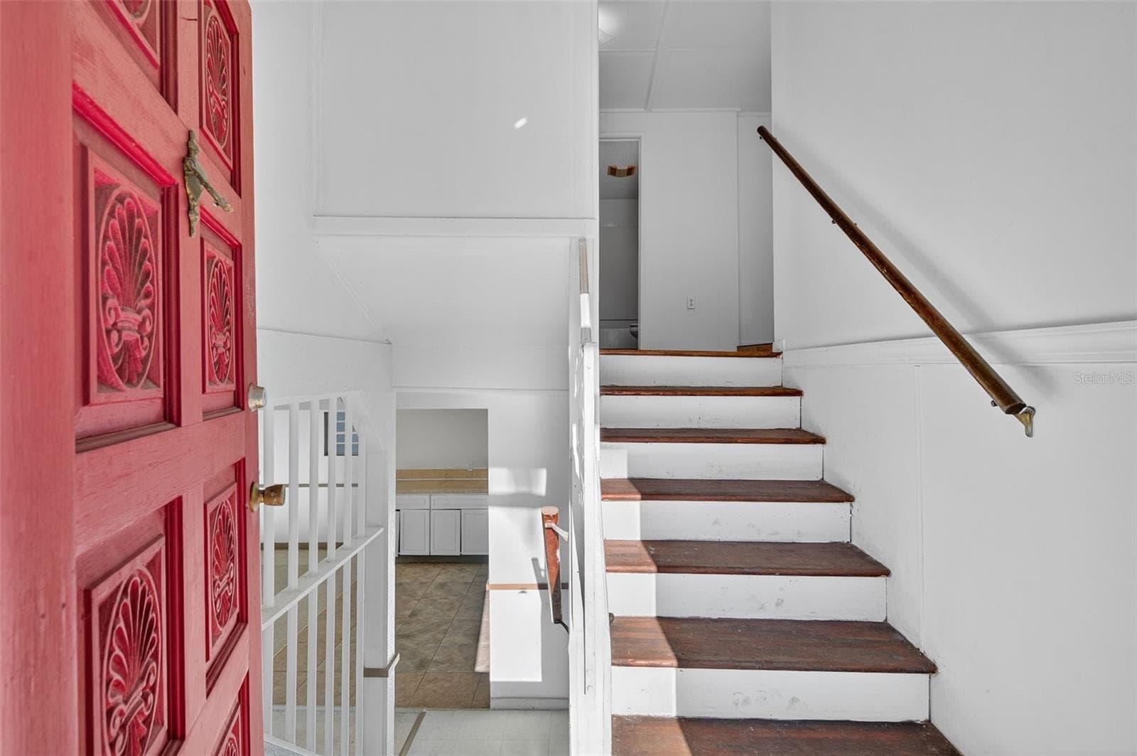 Split plan at foyer. - 6345 LOST TRL, HOLIDAY