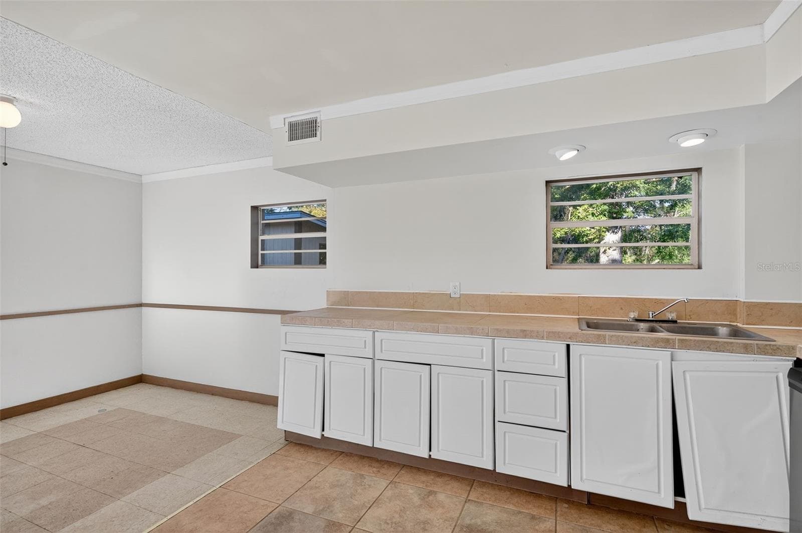 Single Family Residence at 6345 LOST TRL, HOLIDAY, photo 25 of 83