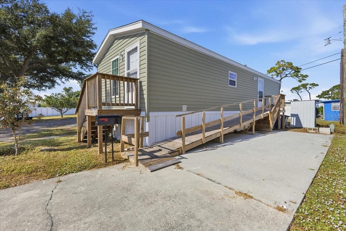 Manufactured Home at 1800 ENGLEWOOD RD #166, ENGLEWOOD, photo 3 of 34