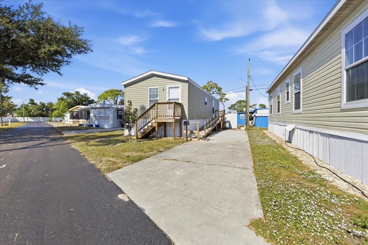 Manufactured Home at 1800 ENGLEWOOD RD #166, ENGLEWOOD, photo 4 of 34