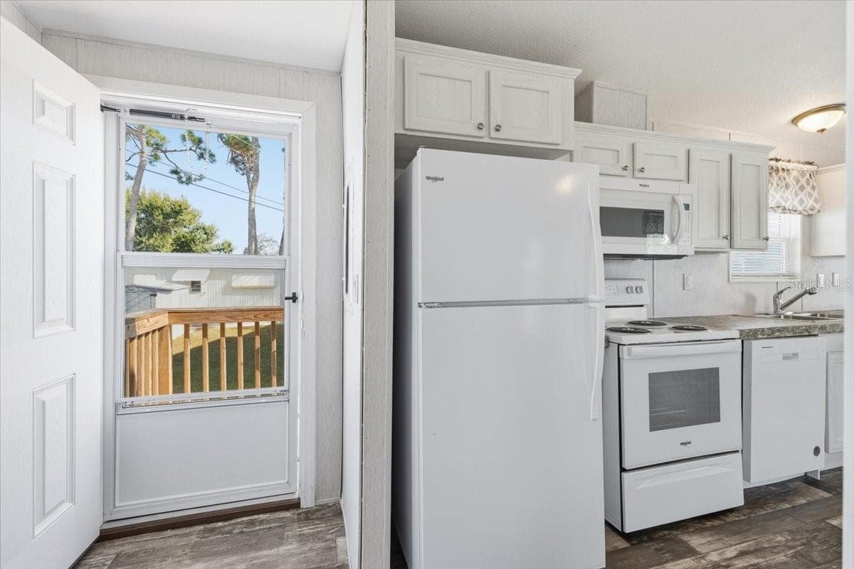 Manufactured Home at 1800 ENGLEWOOD RD #166, ENGLEWOOD, photo 6 of 34