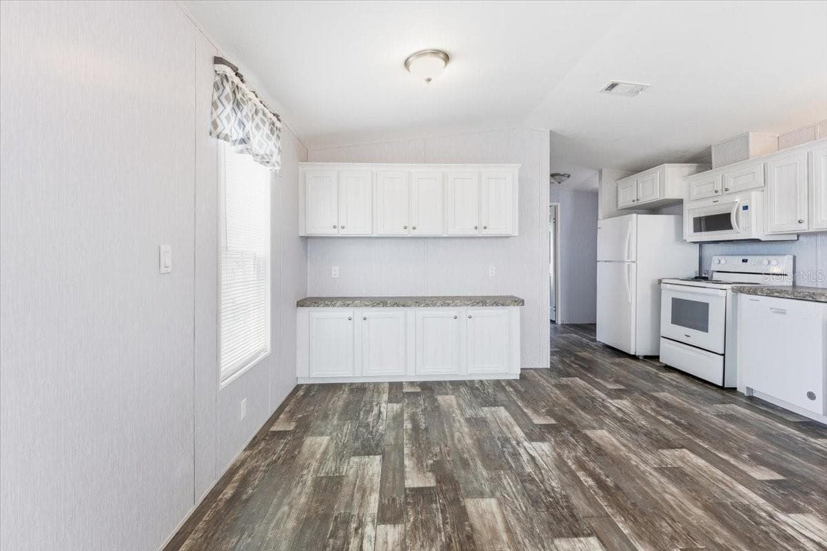 Manufactured Home at 1800 ENGLEWOOD RD #166, ENGLEWOOD, photo 13 of 34