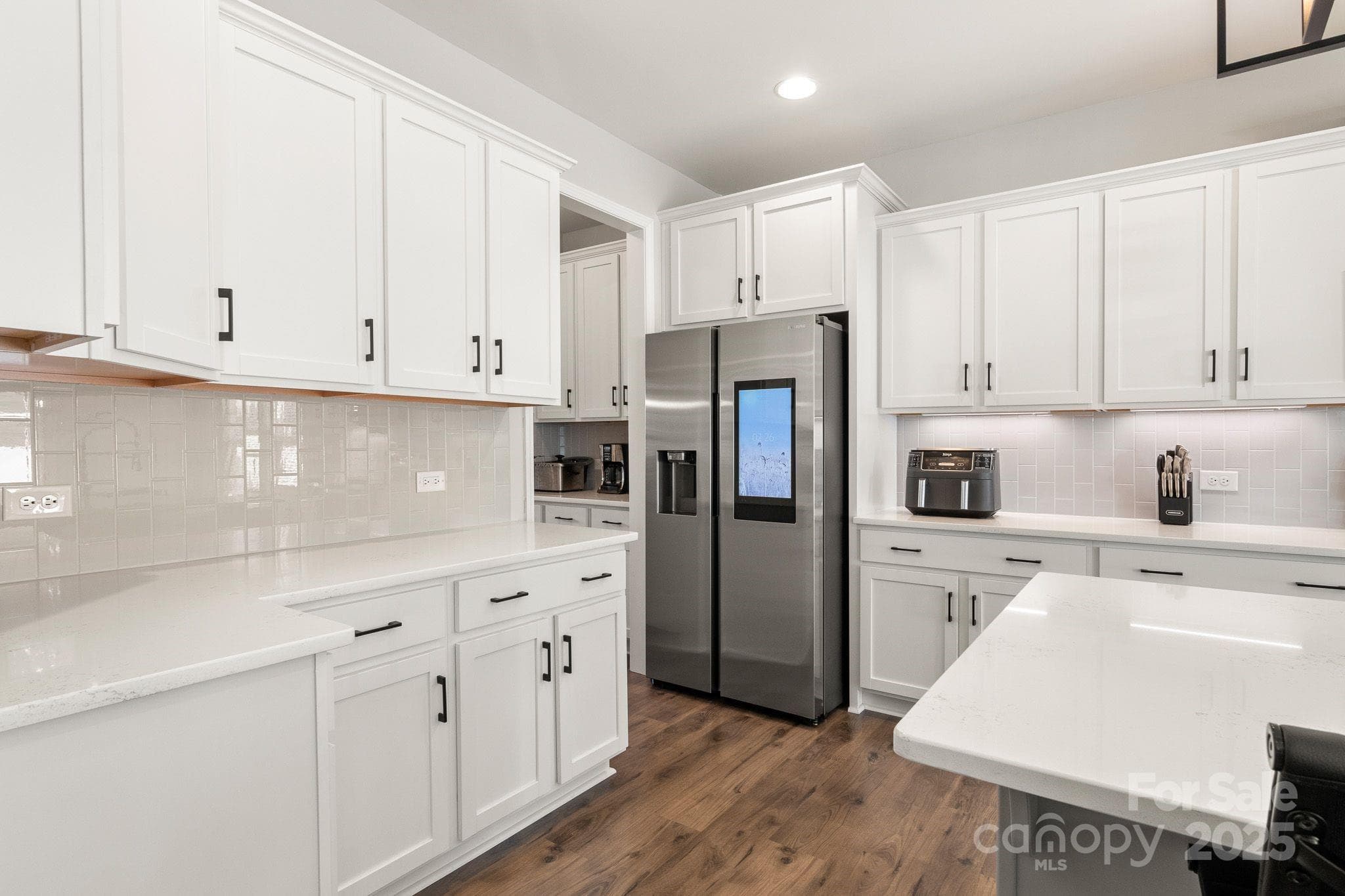 Single Family Residence at 838 Foxglove Lane, York, photo 9 of 44