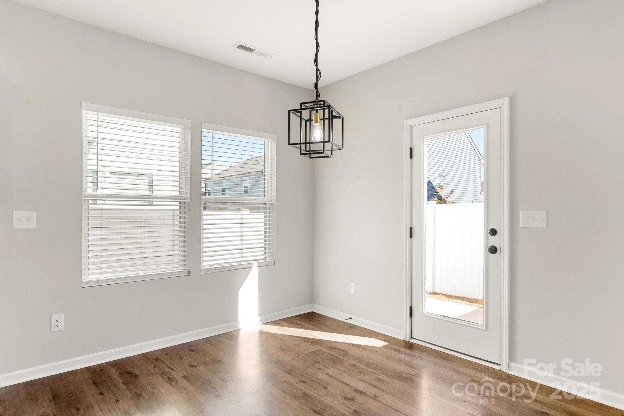 Single Family Residence at 838 Foxglove Lane, York, photo 13 of 44