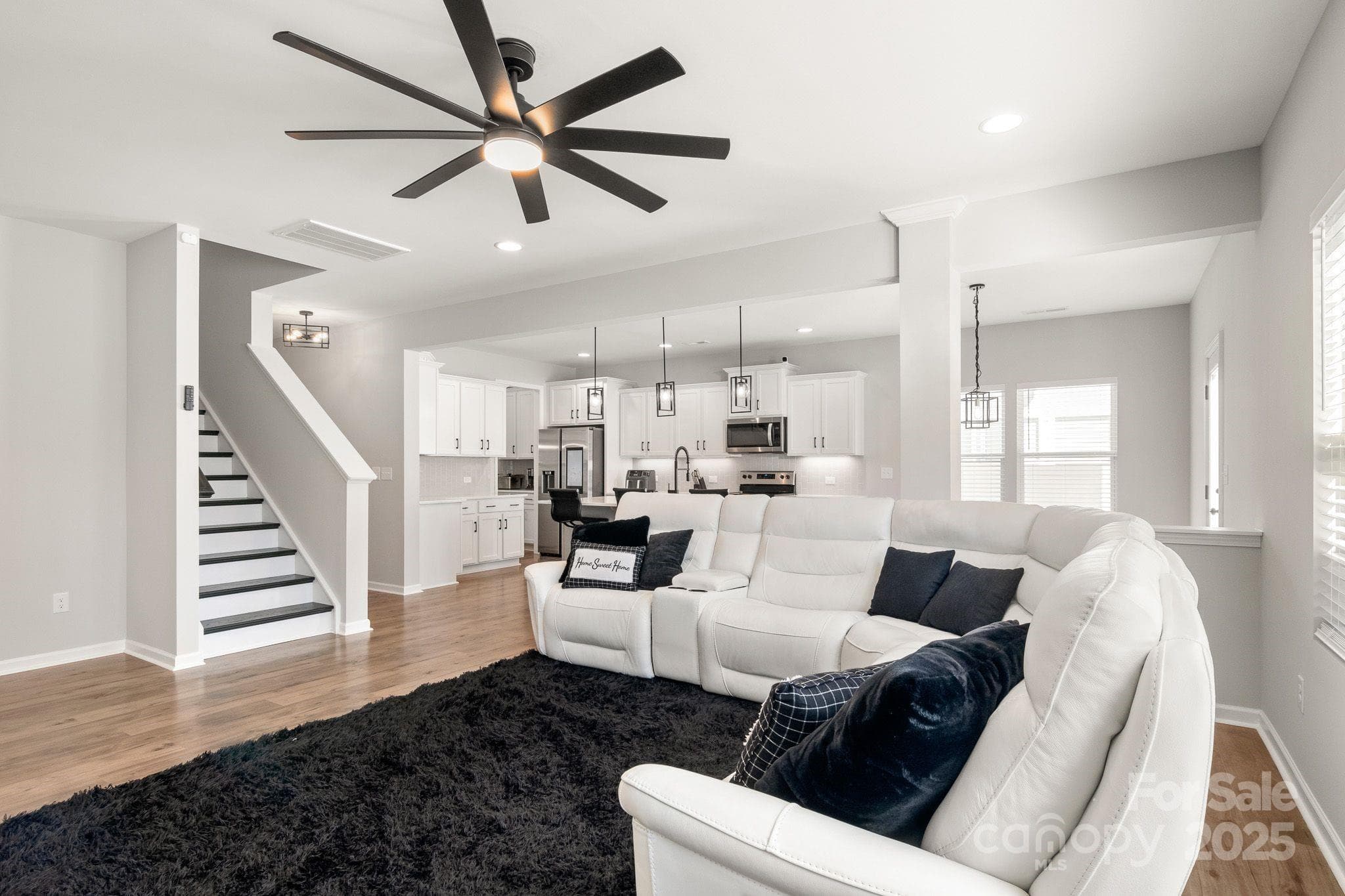 Single Family Residence at 838 Foxglove Lane, York, photo 19 of 44
