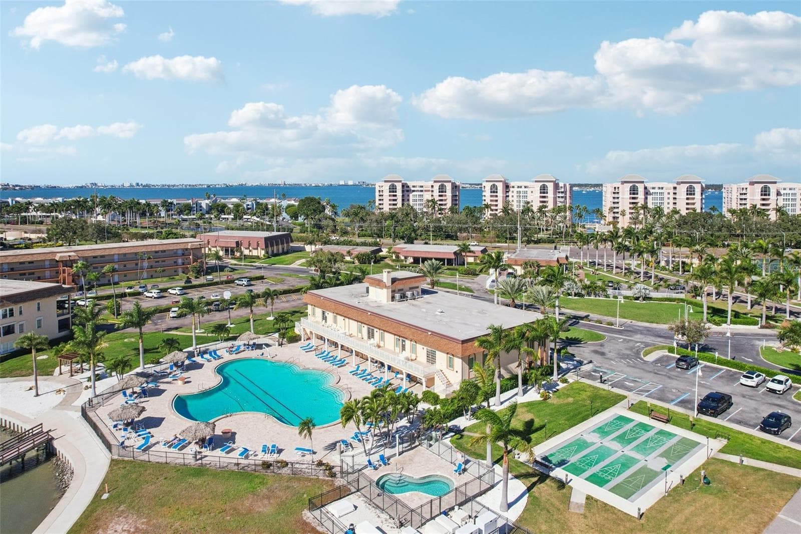 Condominium at 5108 BRITTANY DR S #805, ST PETERSBURG, photo 24 of 28