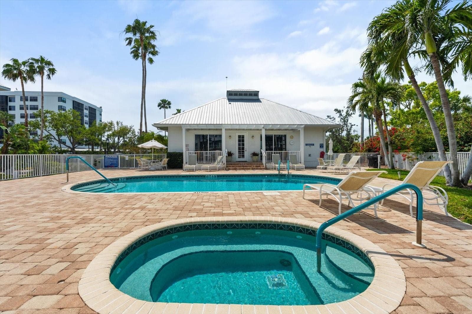 Condominium at 1260 DOLPHIN BAY WAY #404, SARASOTA, photo 44 of 51