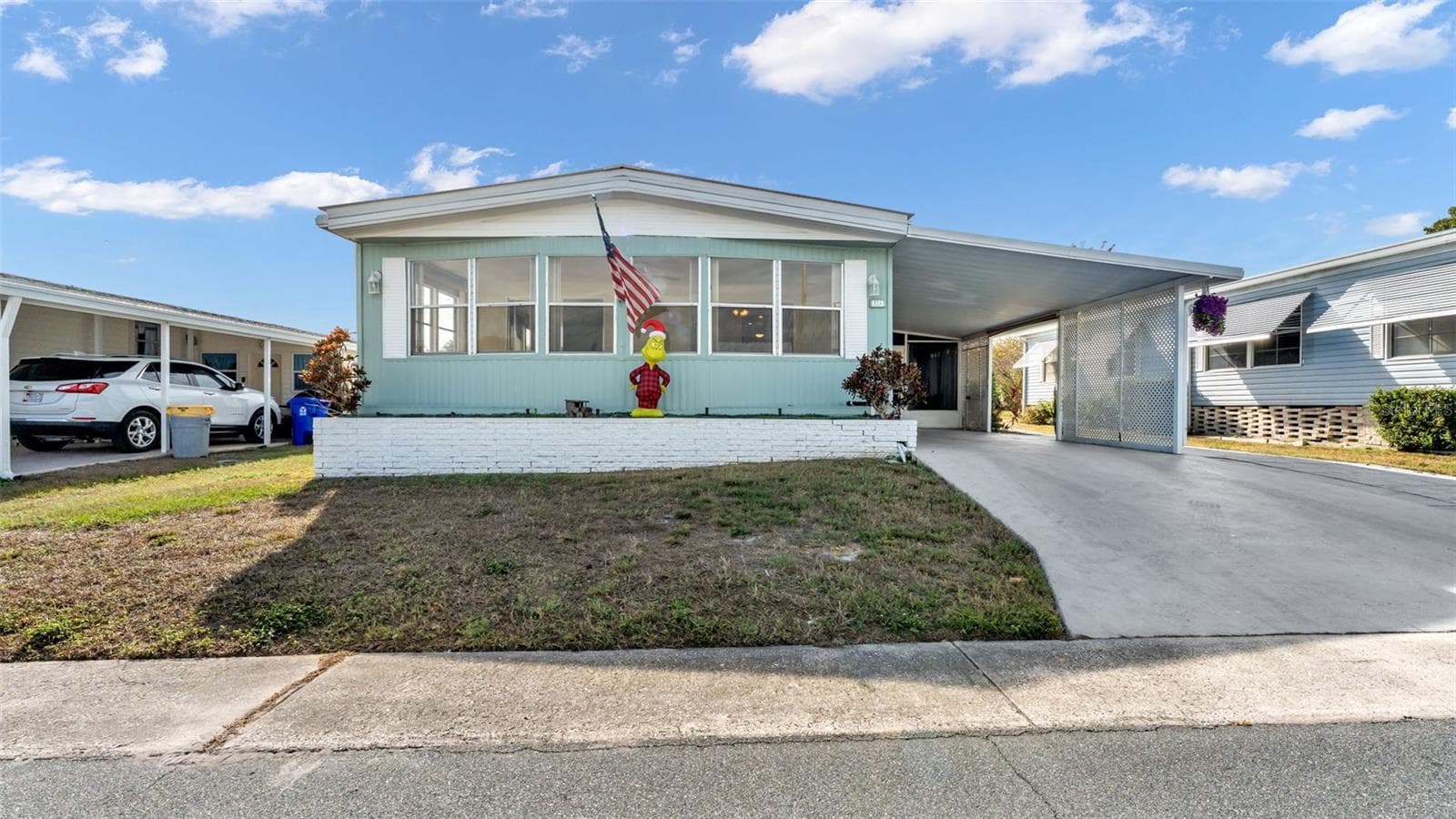 924 ELIZABETH LN