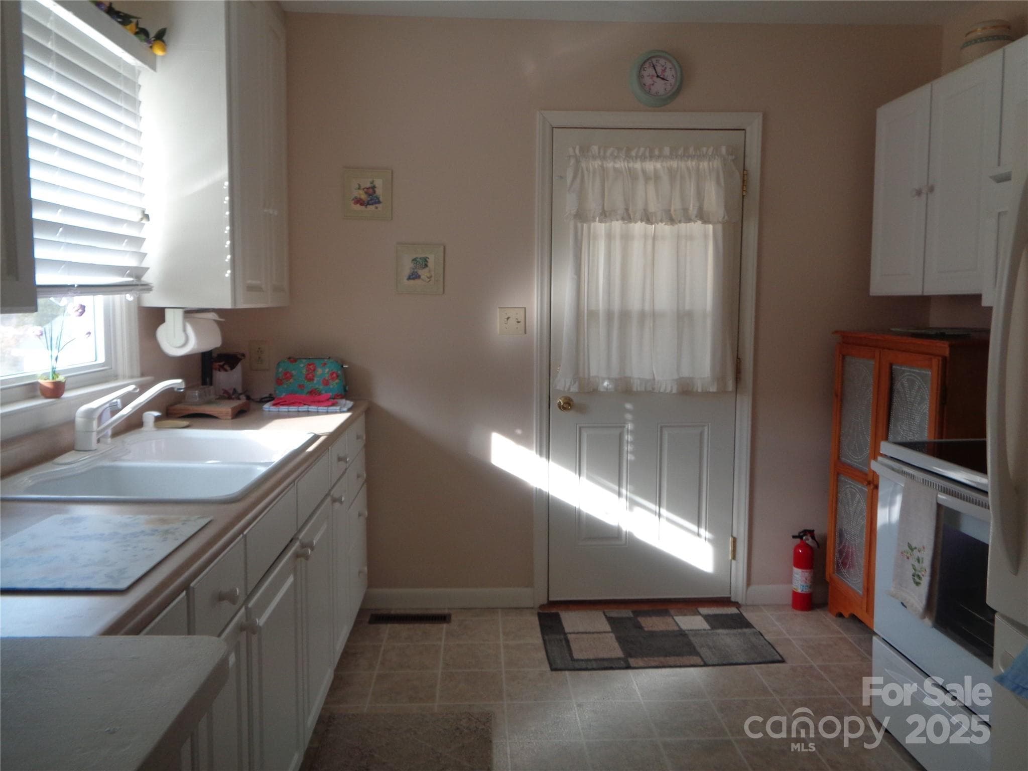 Single Family Residence at Waynesville, photo 5 of 11