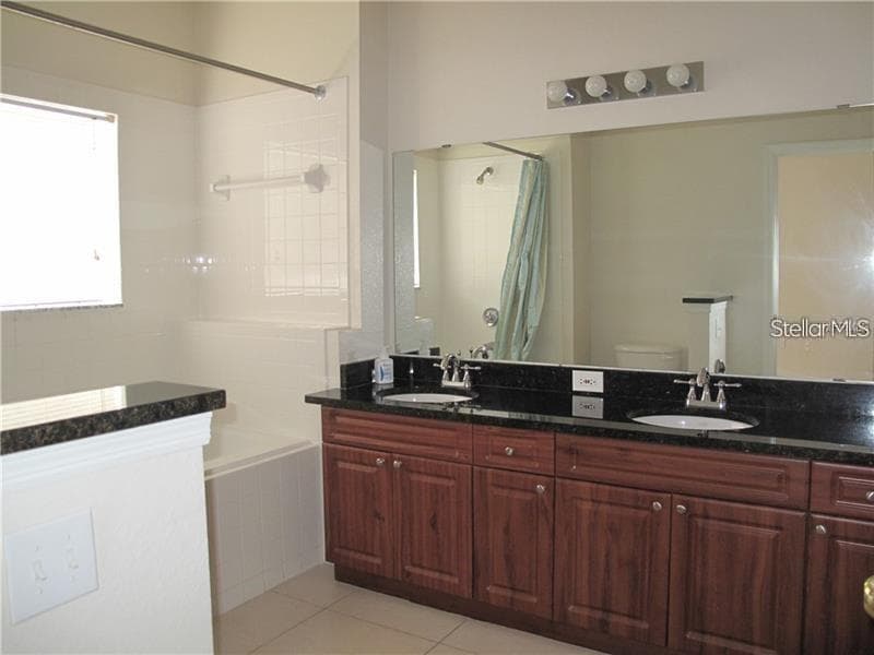Condominium at 3593 CONROY RD #421, ORLANDO, photo 11 of 28