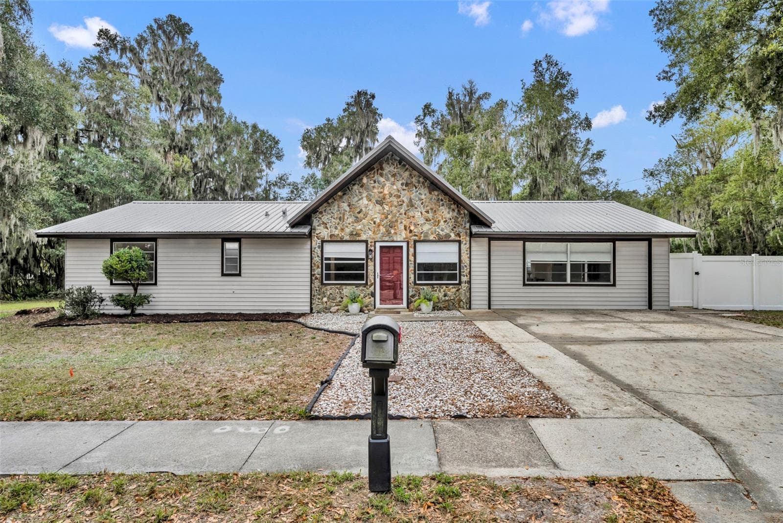 1240 W VOORHIS AVE