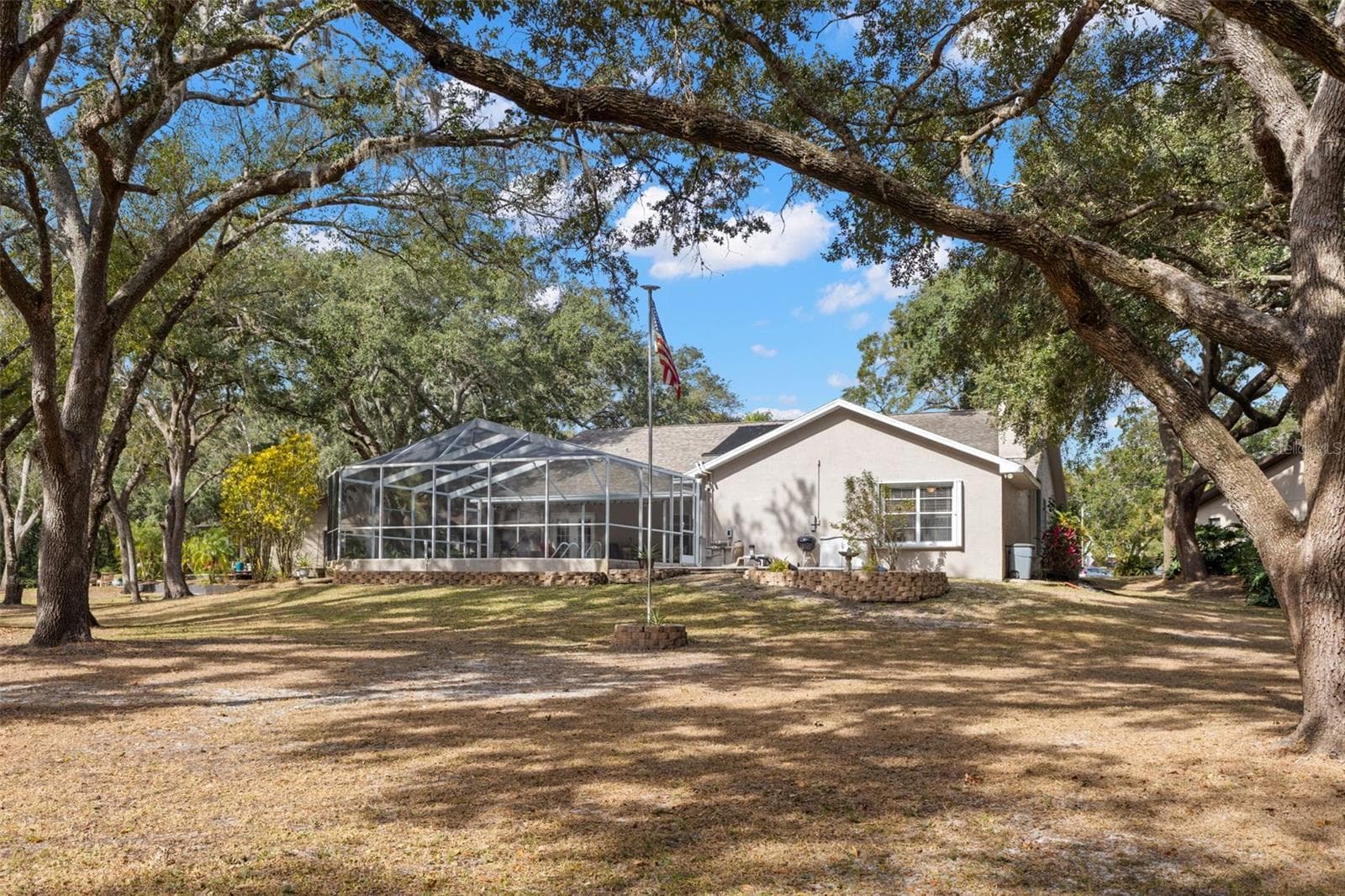 Backyard looking towards home - 3734 THORNBUSH LN, NEW PORT RICHEY