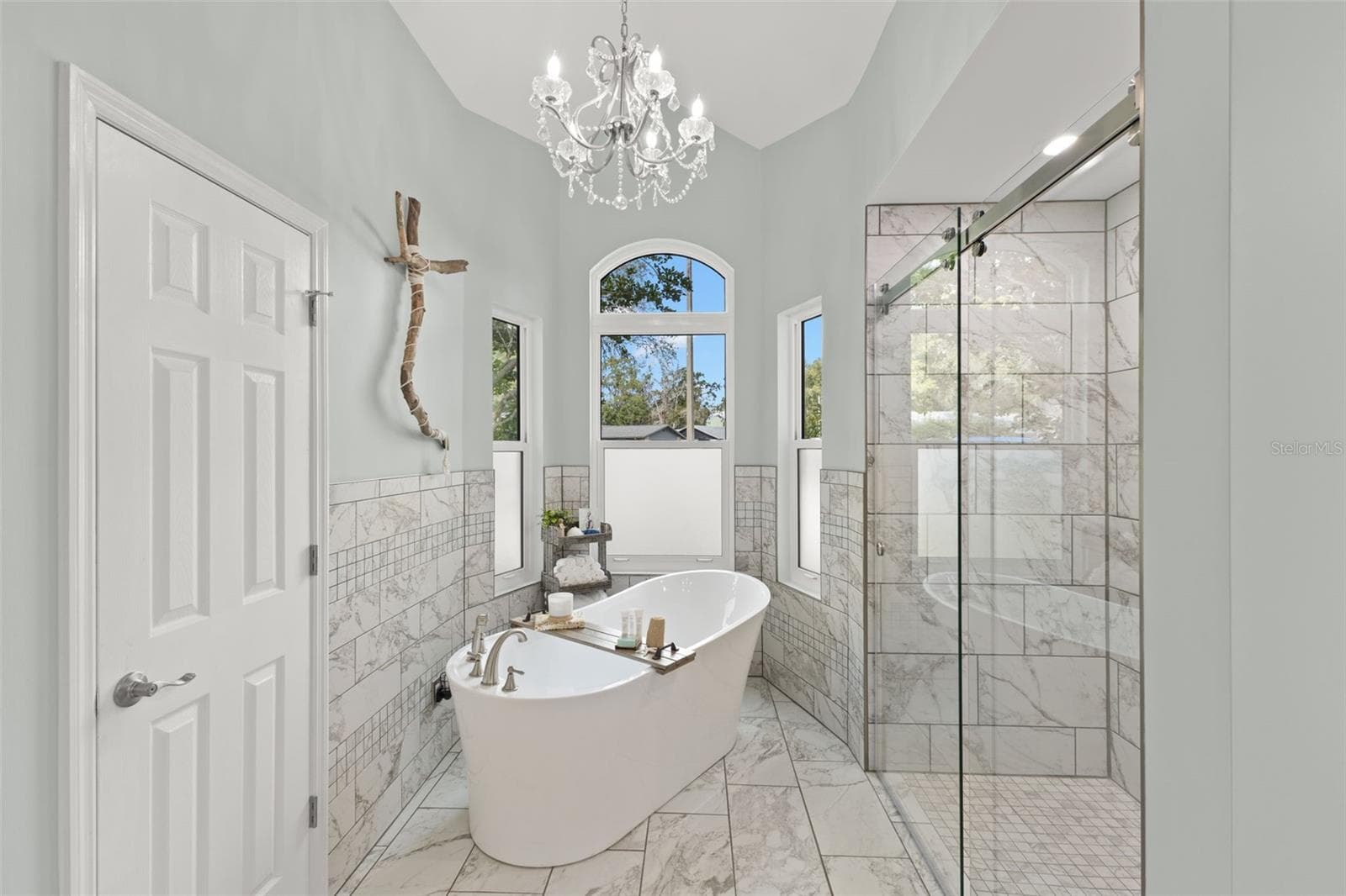 Newly updated Primary bath with soaking tub - 3734 THORNBUSH LN, NEW PORT RICHEY