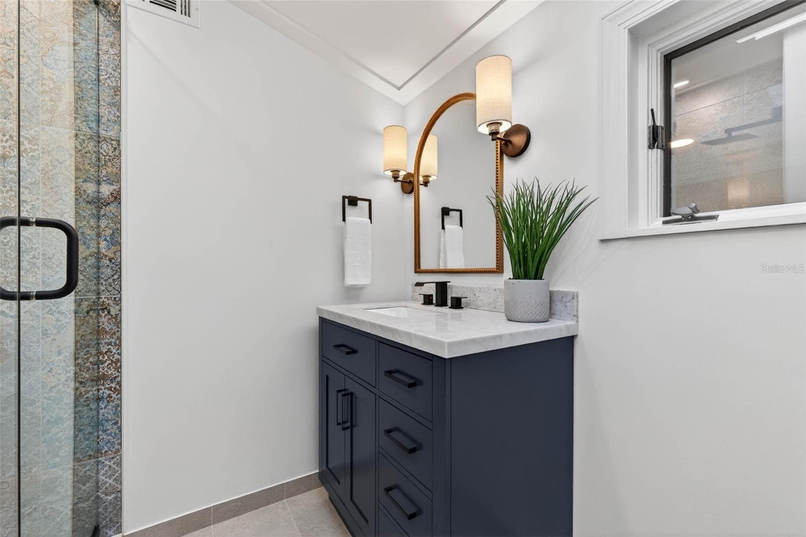 Guest Bath - 1222 BRIGHTWATERS BLVD NE, ST PETERSBURG