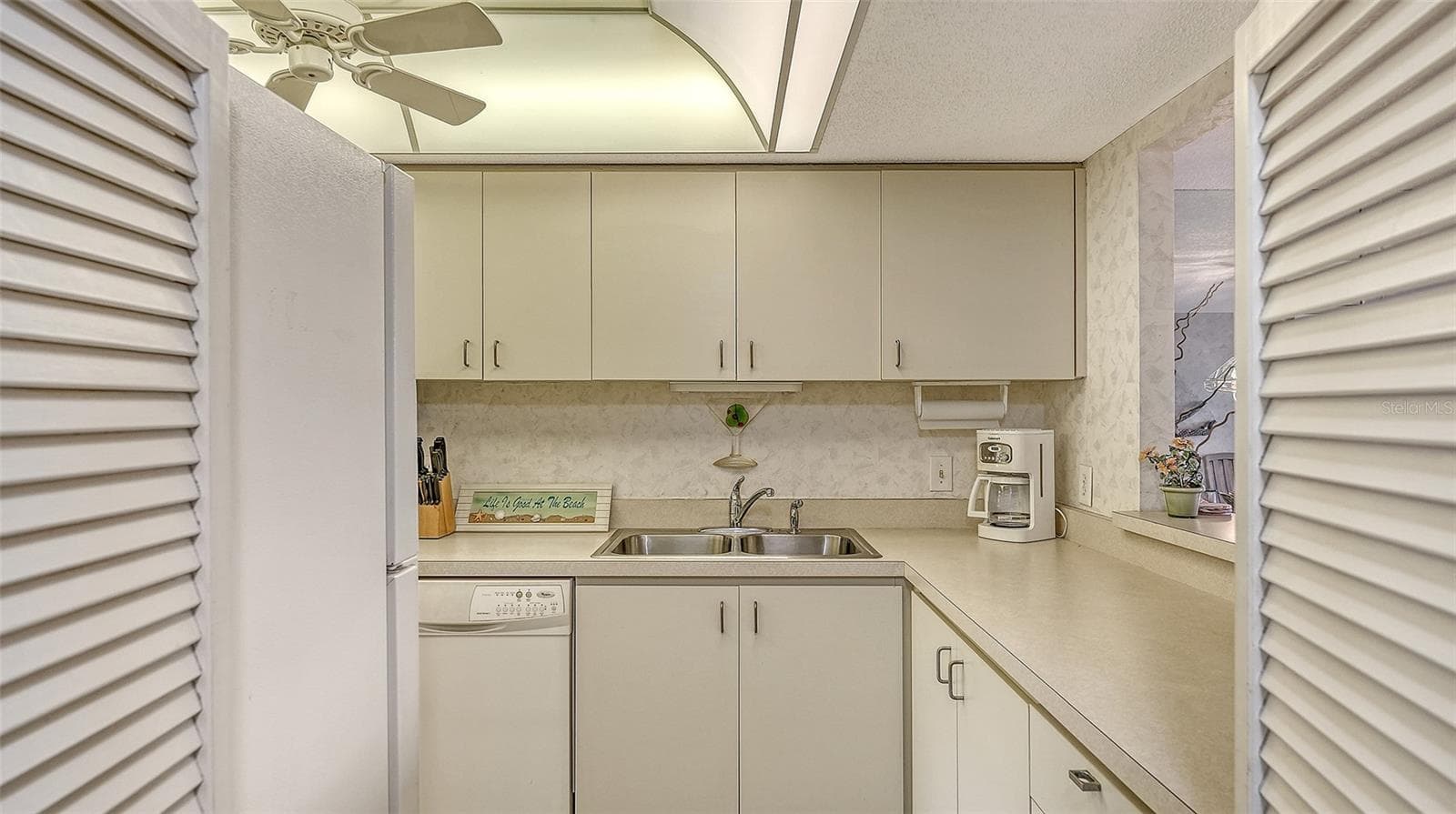 Double door entry to kitchen - 8773 MIDNIGHT PASS RD #102G, SARASOTA