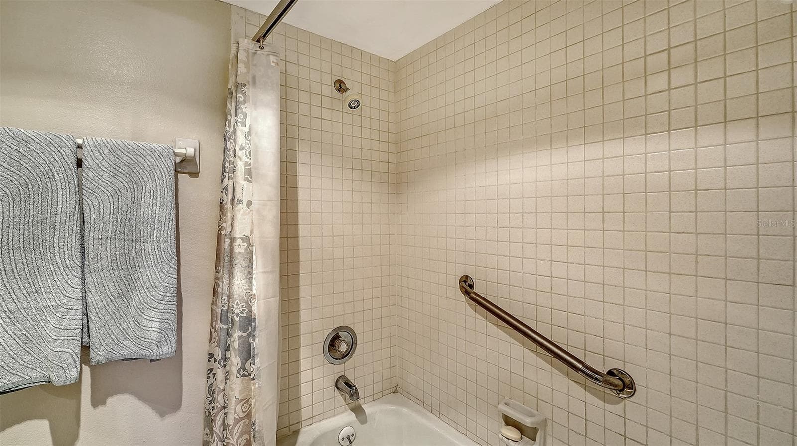 Master Bath Tub - 8773 MIDNIGHT PASS RD #102G, SARASOTA