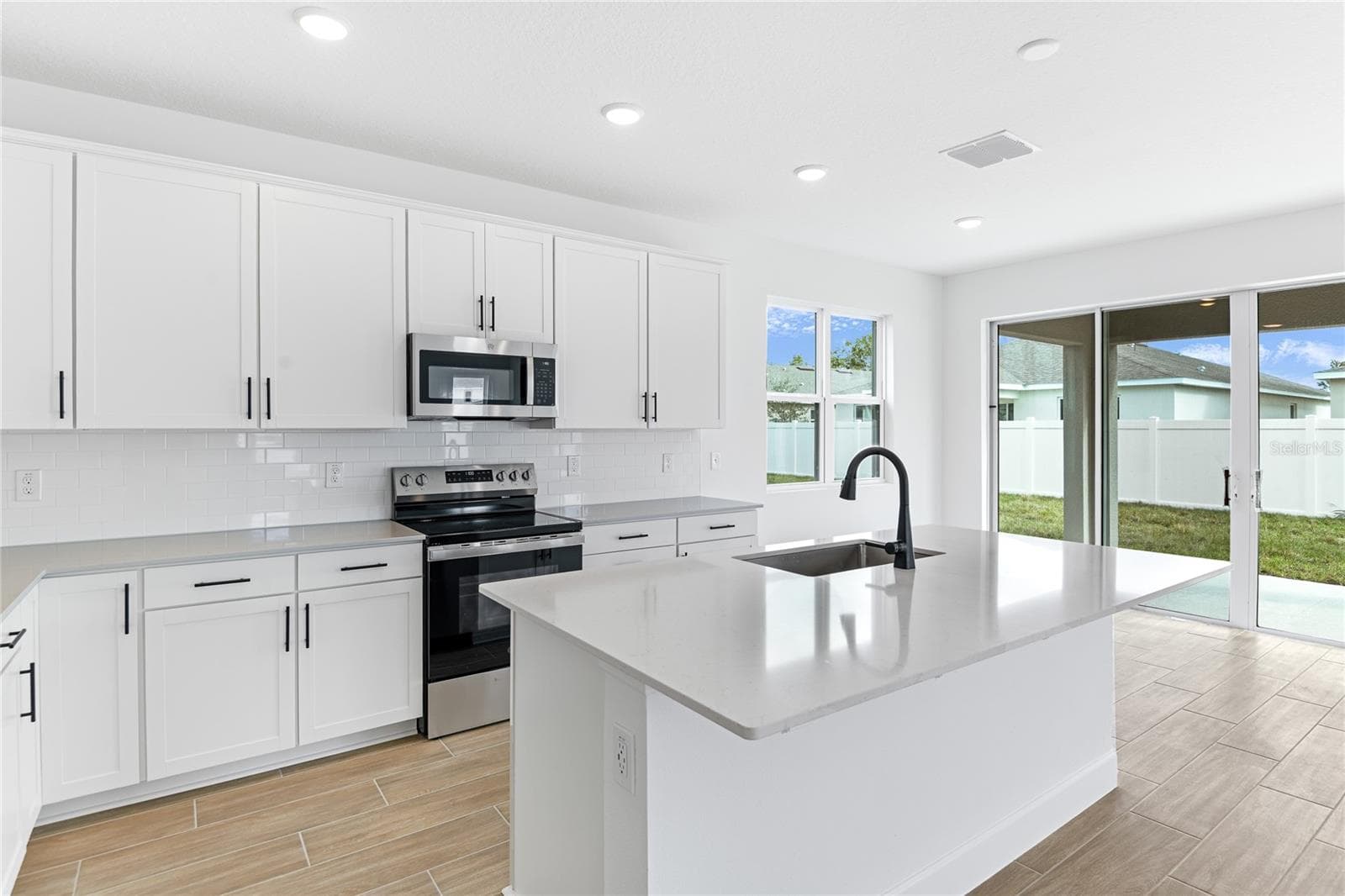 Single Family Residence at 178 BLUE STAR CT, TAVARES, photo 7 of 20