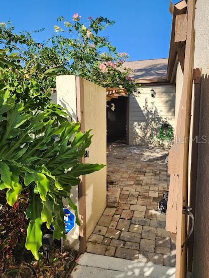 Enter through private courtyard - 3441 BEEKMAN PL #40, SARASOTA