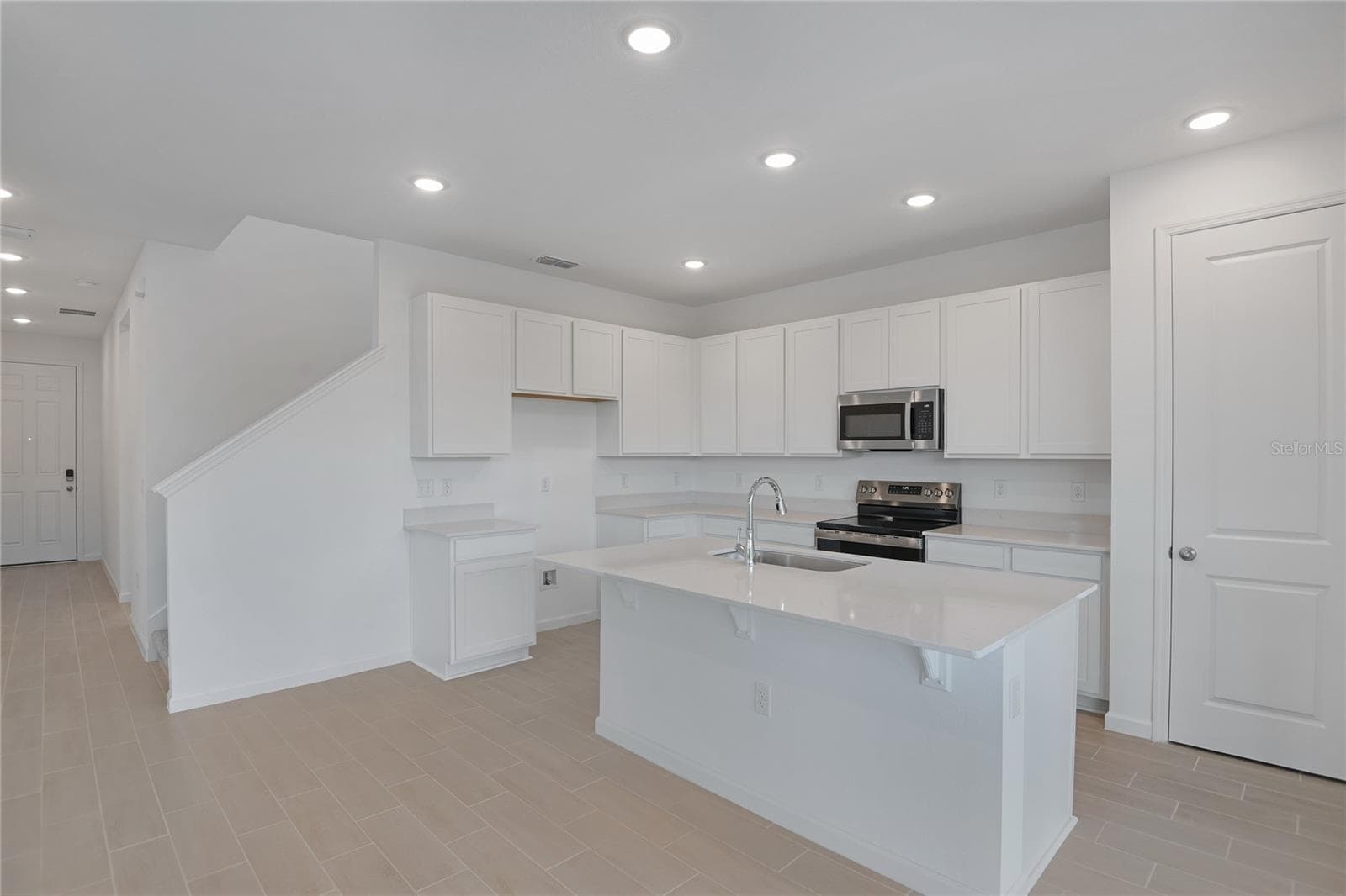 Single Family Residence at 1257 DAISY HILL AVE, DUNDEE, photo 5 of 19