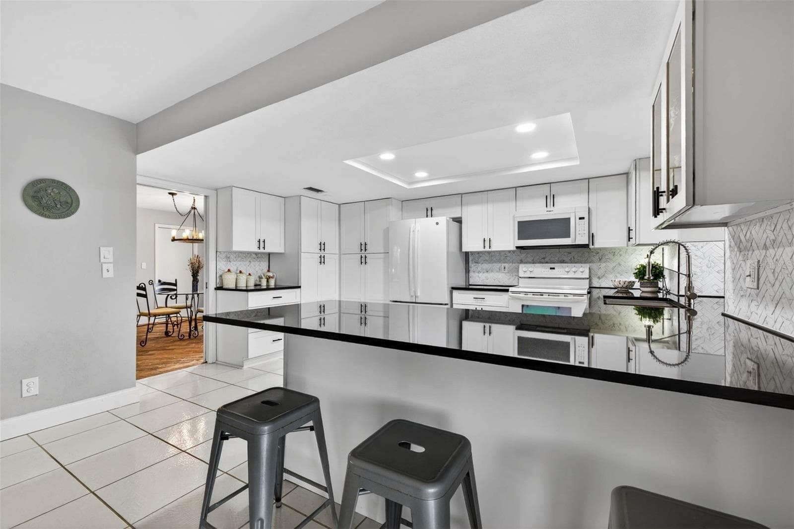 Single Family Residence at 1963 TANGLEWOOD DR NE, ST PETERSBURG, photo 10 of 38