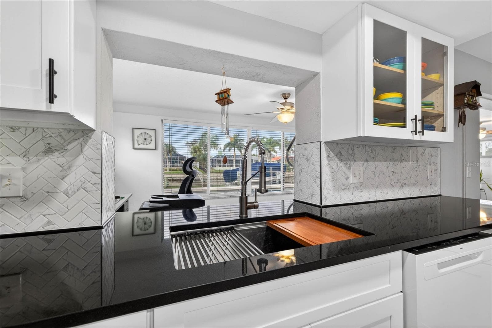 Single Family Residence at 1963 TANGLEWOOD DR NE, ST PETERSBURG, photo 13 of 38