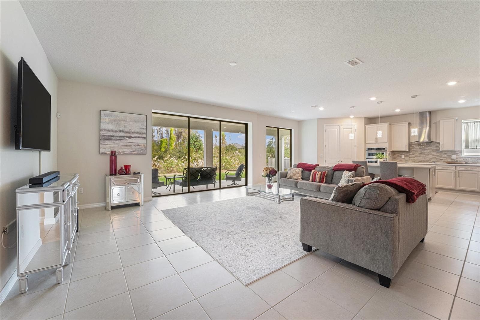 Single Family Residence at 19206 BRIARBROOK DR, TAMPA, photo 13 of 39