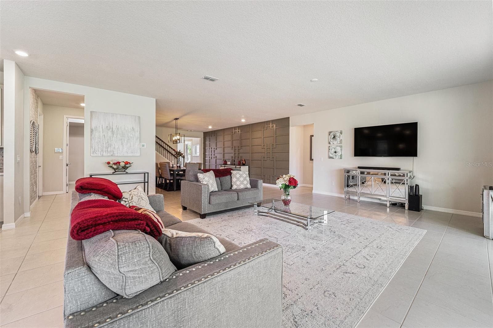 Single Family Residence at 19206 BRIARBROOK DR, TAMPA, photo 17 of 39