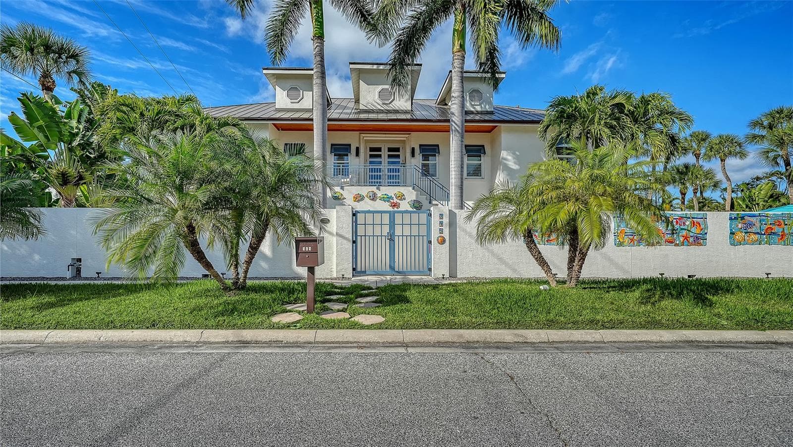 Single Family Residence at 345 MADISON DR, SARASOTA, photo 3 of 17