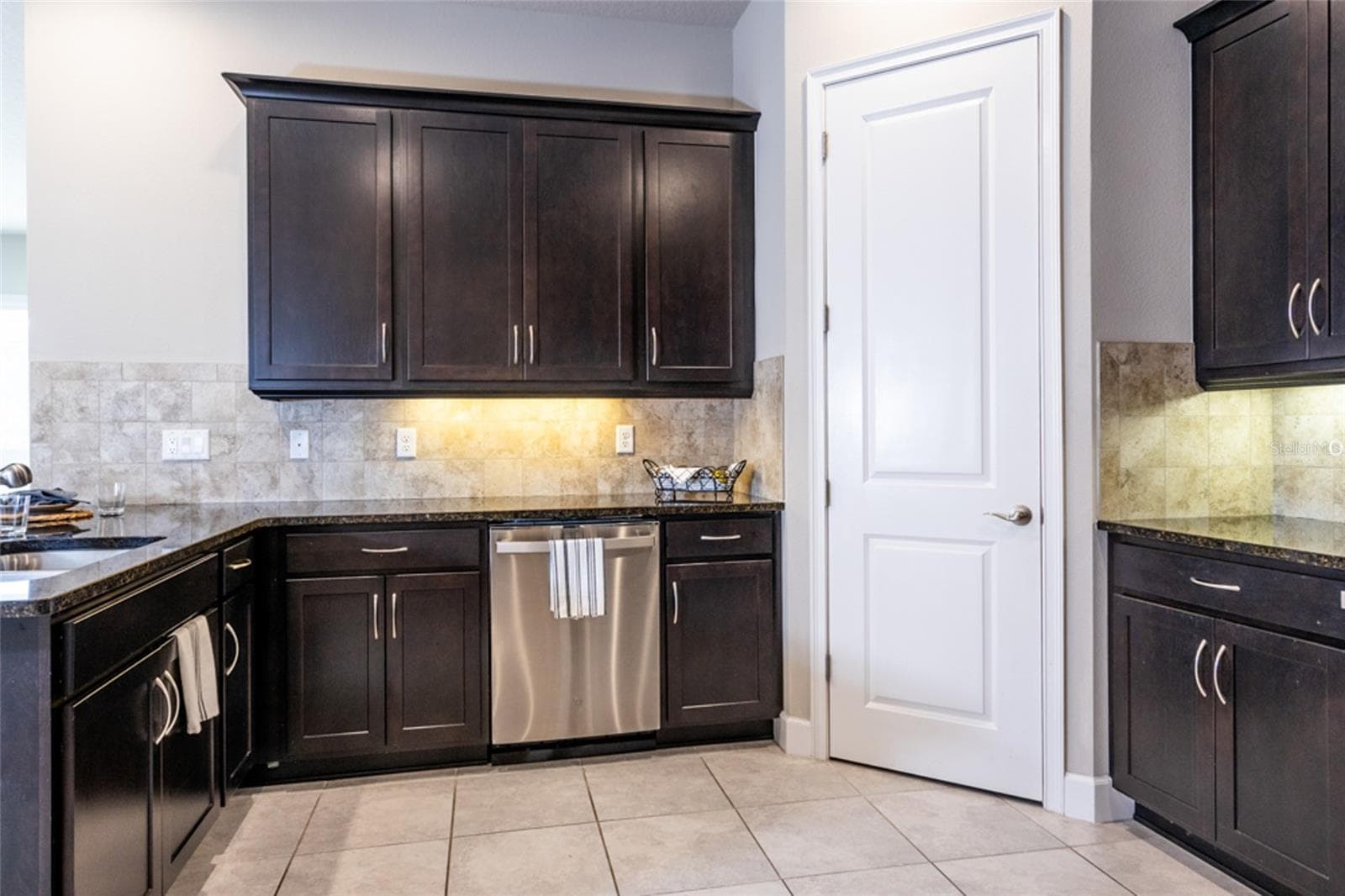 Plenty of counter space. Love the under cabinet lighting! - 3 NEWHAVEN LN, ORMOND BEACH