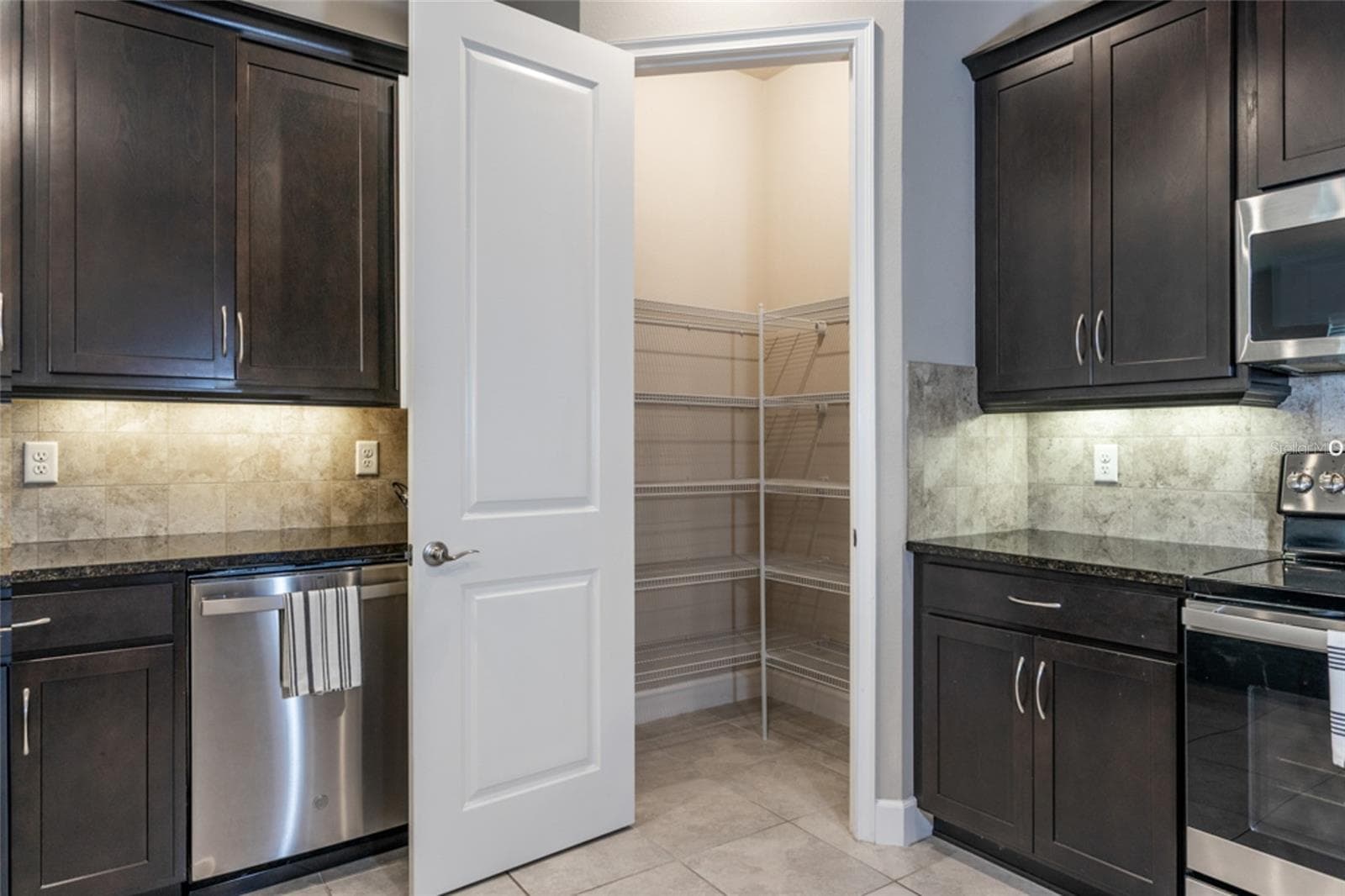 Roomy pantry - 3 NEWHAVEN LN, ORMOND BEACH