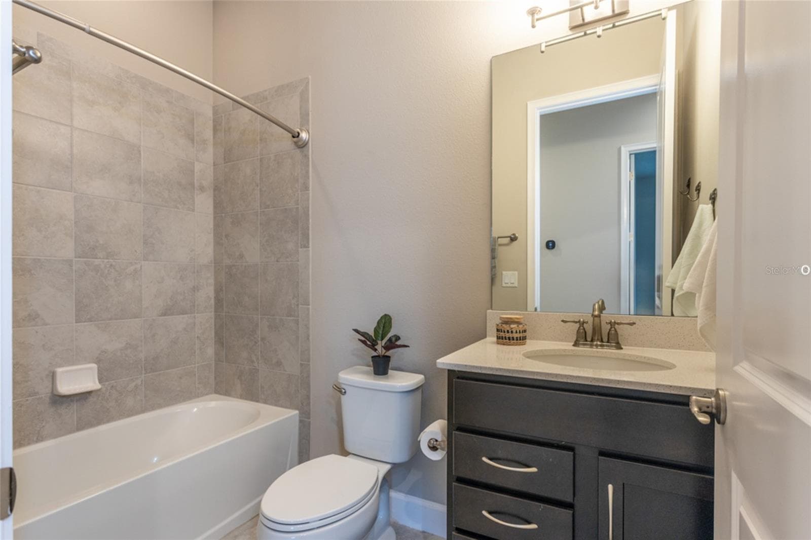 Guest bath with granite countertops and tiled tub/shower combo - 3 NEWHAVEN LN, ORMOND BEACH