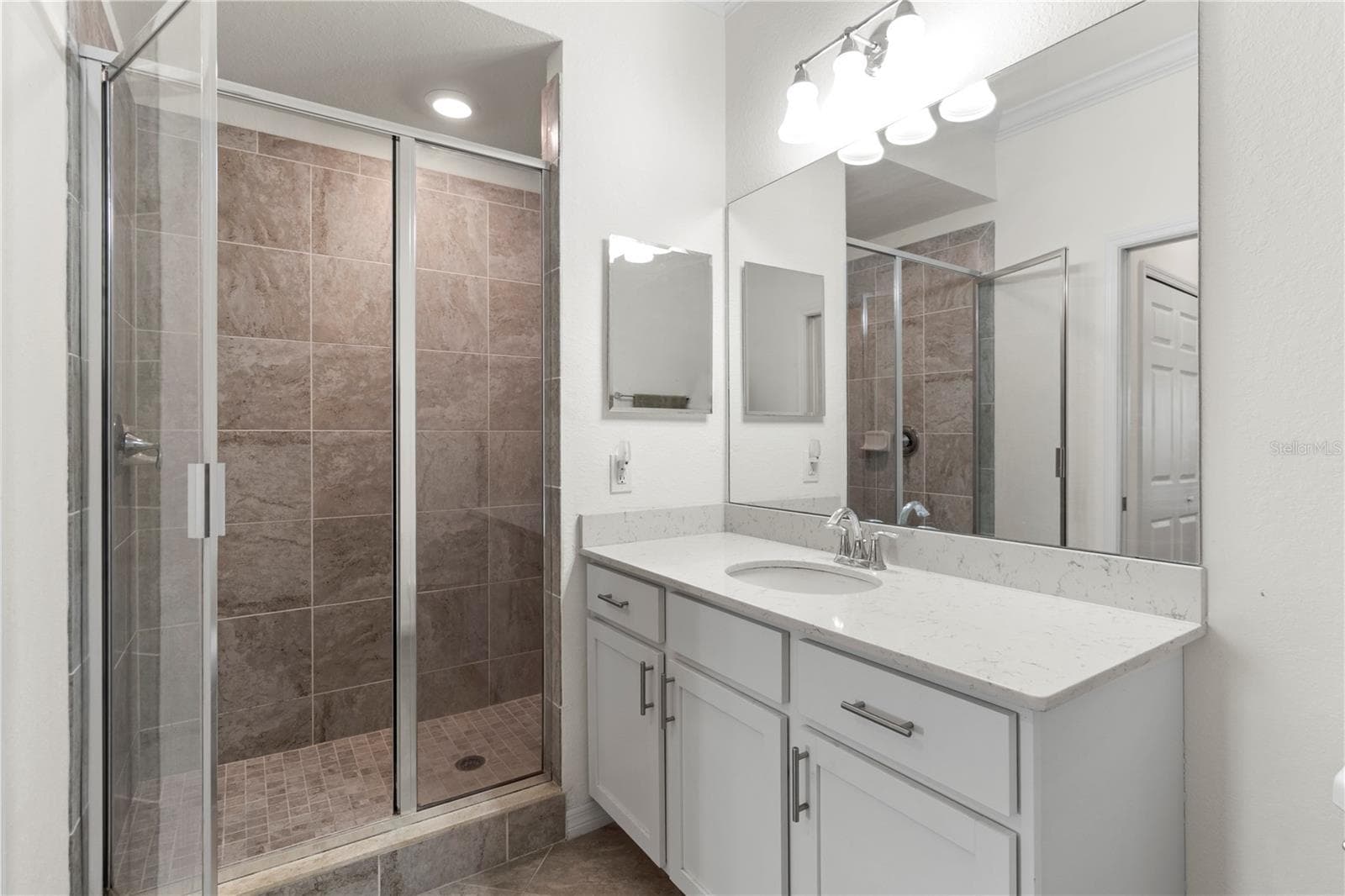 Primary Bathroom - 1030 TIDEWATER SHORES LOOP #401, BRADENTON