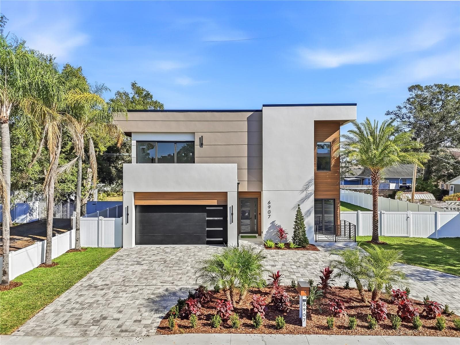 Single Family Residence at 6907 N BOULEVARD, TAMPA, photo 2 of 91