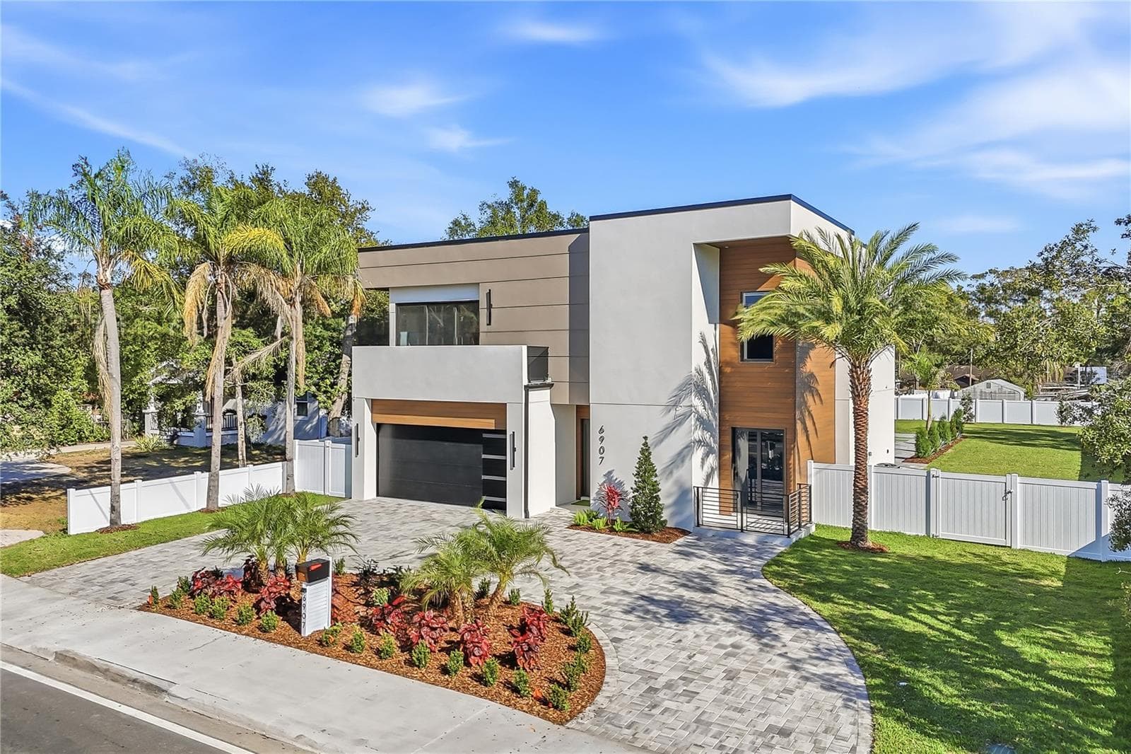 Single Family Residence at 6907 N BOULEVARD, TAMPA, photo 5 of 91
