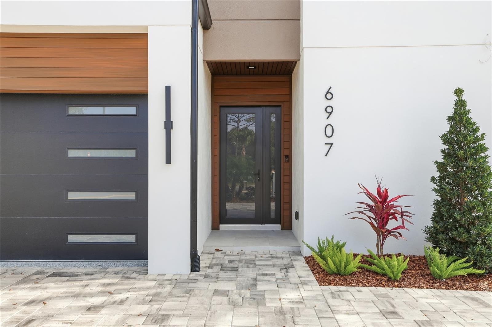 Single Family Residence at 6907 N BOULEVARD, TAMPA, photo 6 of 91