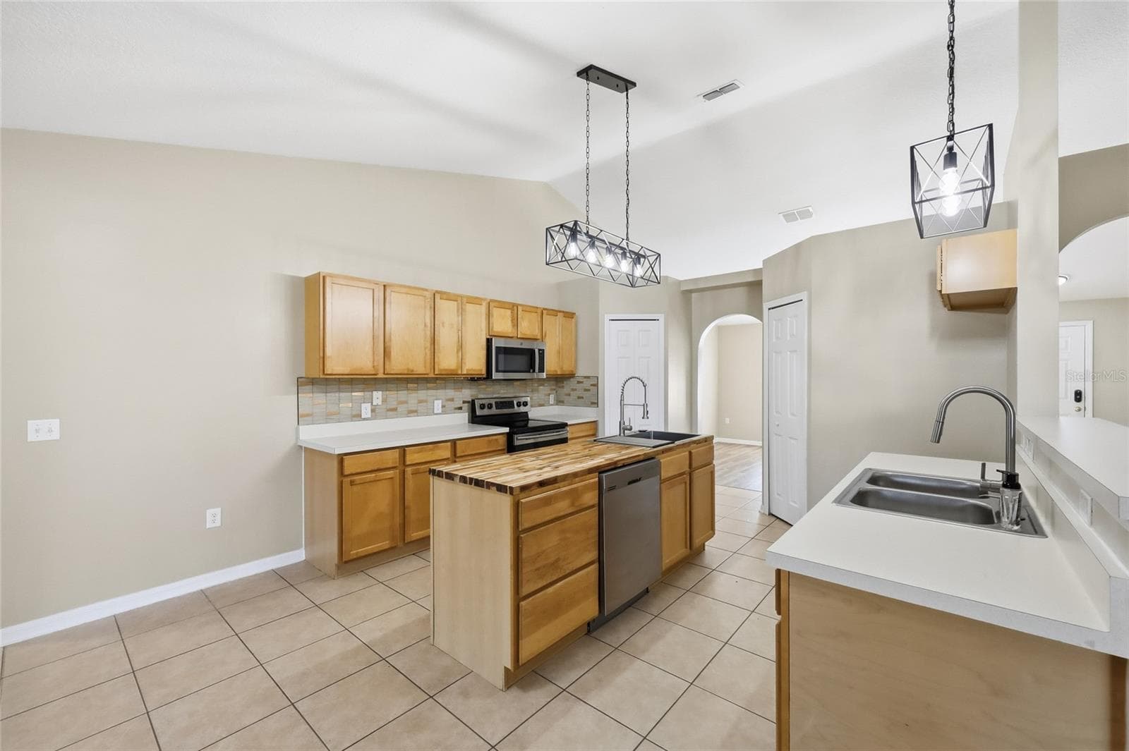 Single Family Residence at 539 GRANITE CIR, CHULUOTA, photo 19 of 58