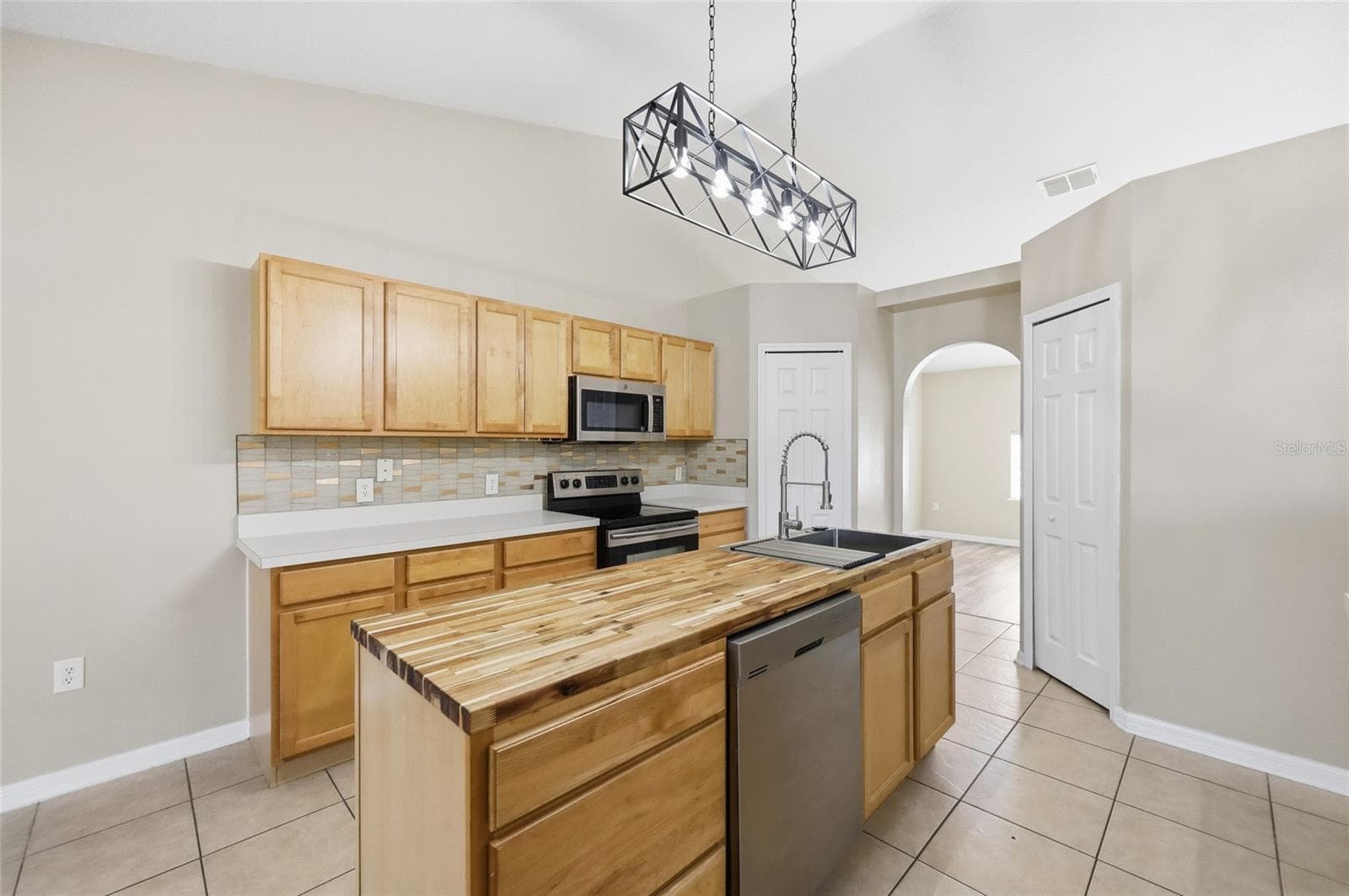 Single Family Residence at 539 GRANITE CIR, CHULUOTA, photo 22 of 58