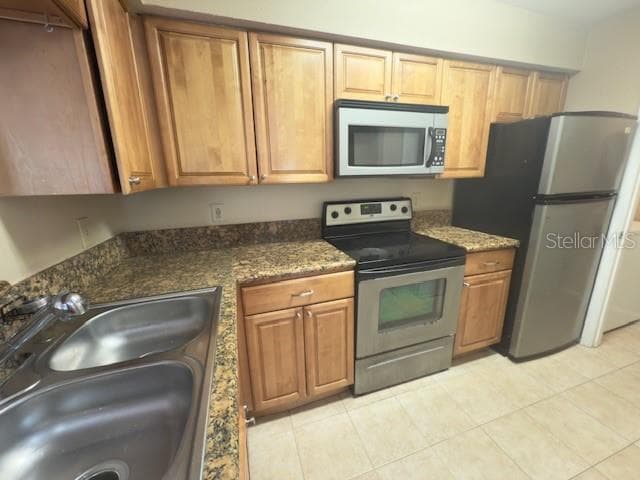 KITCHEN - 208 AFTON SQ #10-307, ALTAMONTE SPRINGS